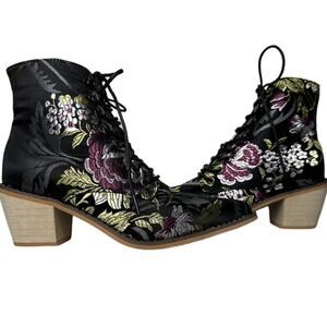 Beautiful Floral Fabric Lace Up Ankle Boot with Light Wood Heel size 37